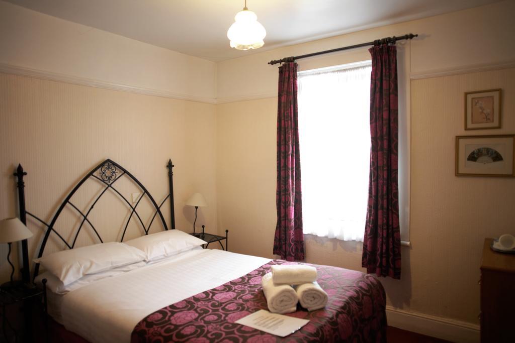 Hamilton Court Hotel Chester Exteriör bild