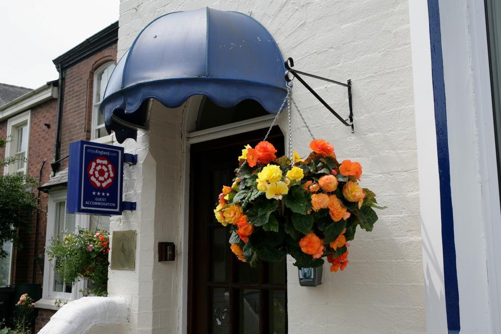 Hamilton Court Hotel Chester Exteriör bild